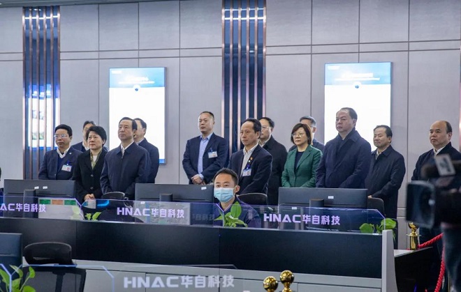 湖南省委书记许达哲一行考察乐鱼(中国)官方2.jpg 湖南省委书记许达哲一行考察乐鱼(中国)官方2.jpg